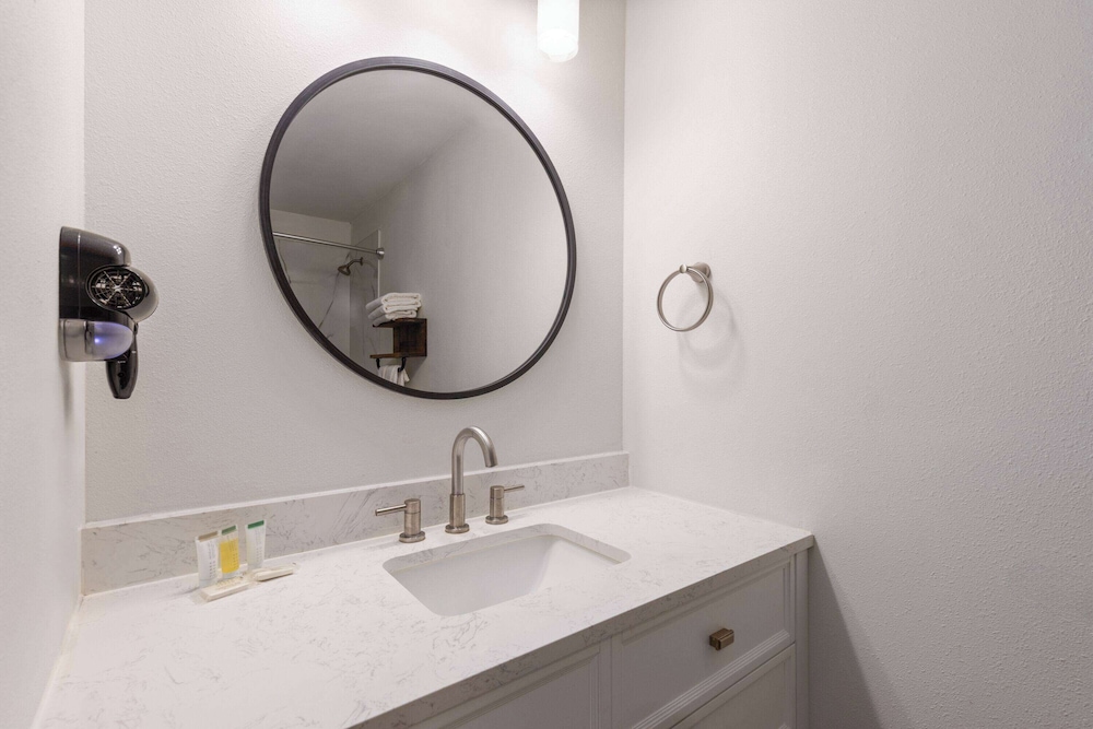 Ramada by Wyndham Studio Suites Dothan 30/35