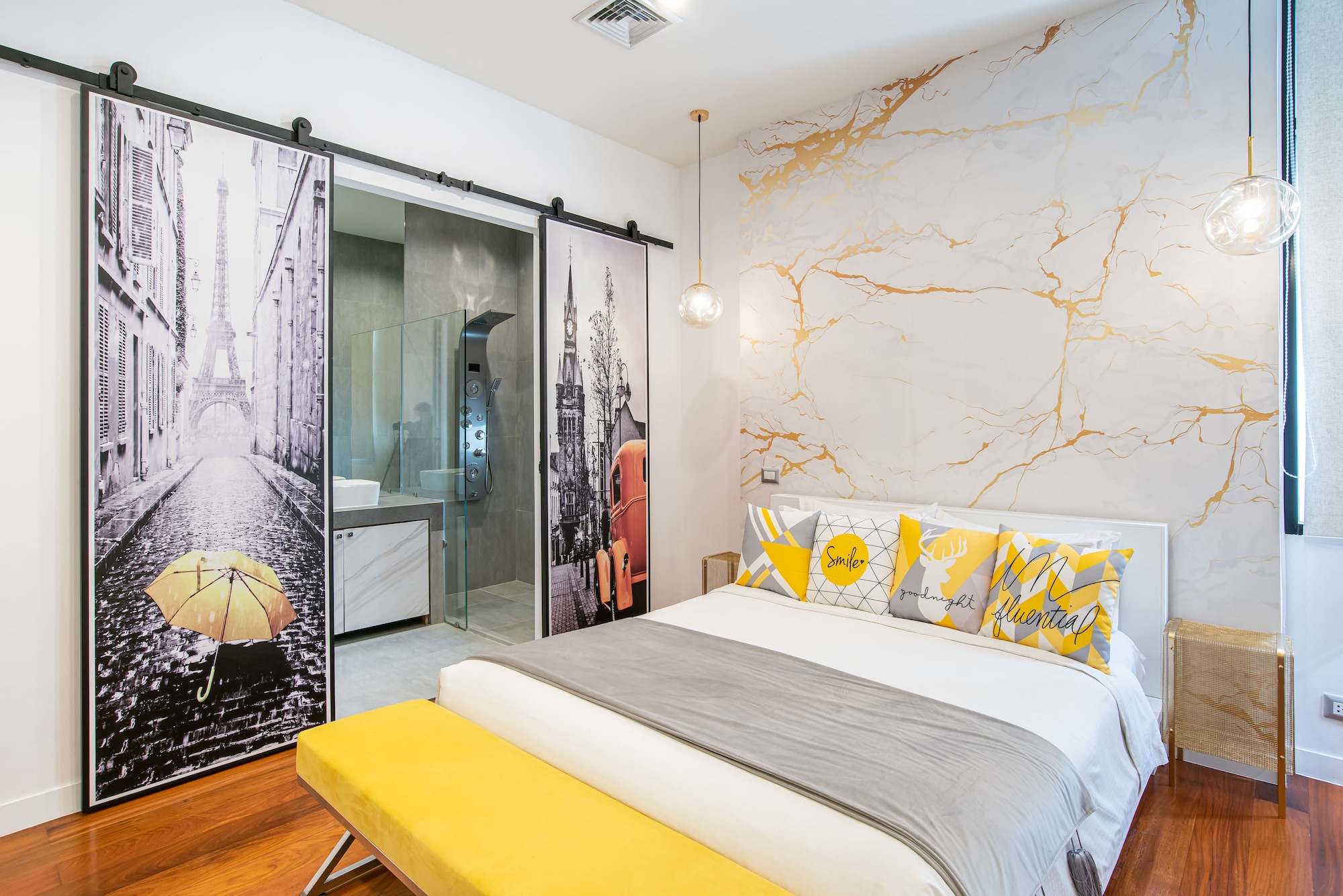 Ambassador, 6 Bedrooms, Suite, 4 Beds, 2 King Beds, 1 Queen and 1 Double Bed