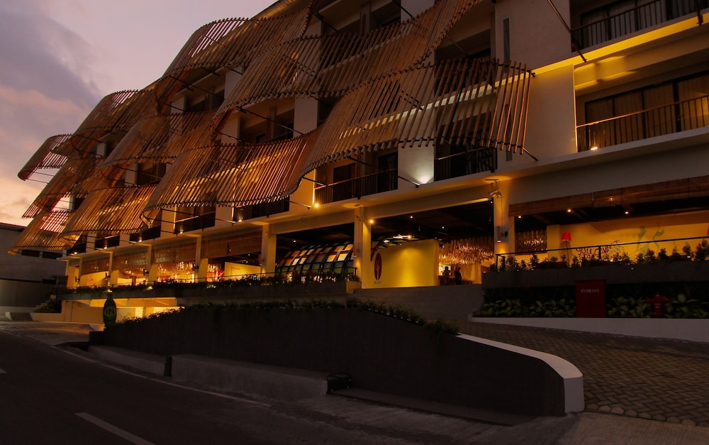 Koa D Surfer Hotel 3/50