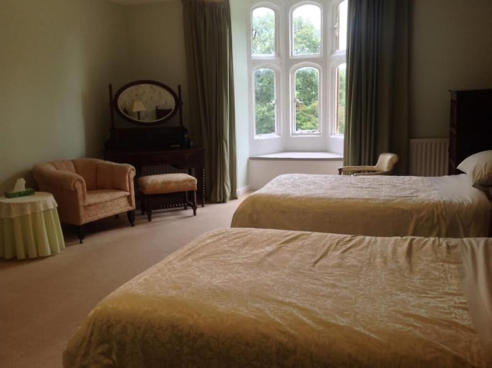 Greenham Hall B&B 11/25