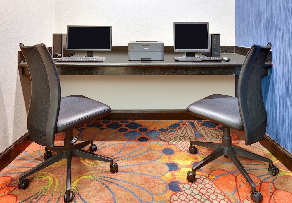 La Quinta Inn & Suites by Wyndham Denton - University Drive 36/41