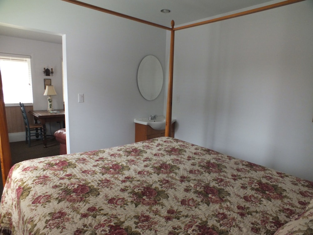 Scarborough Inn 16/65