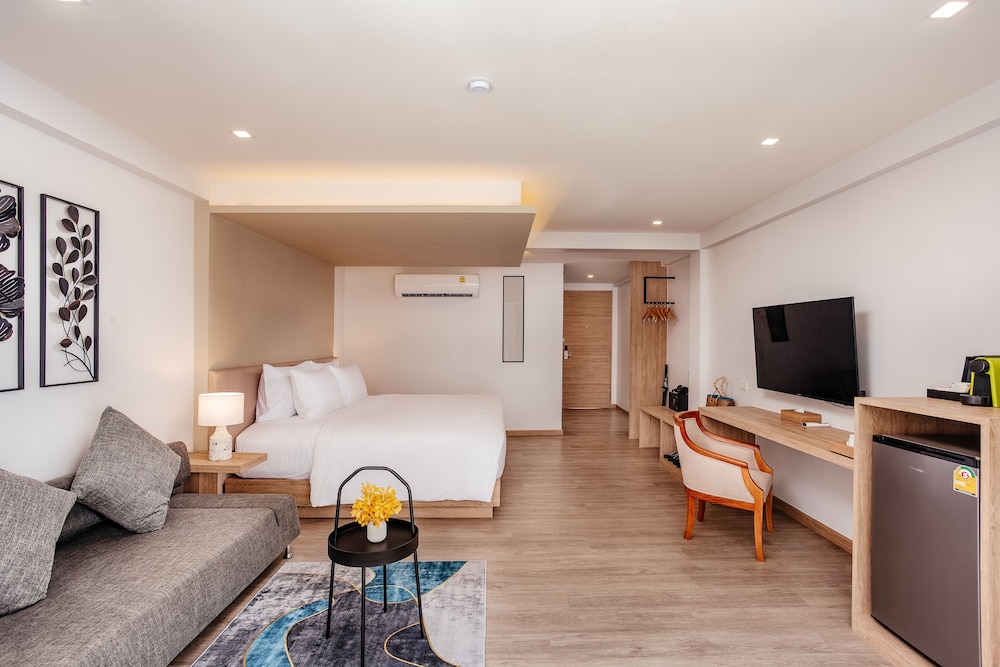 Anona Beachfront Phuket Resort 41/65