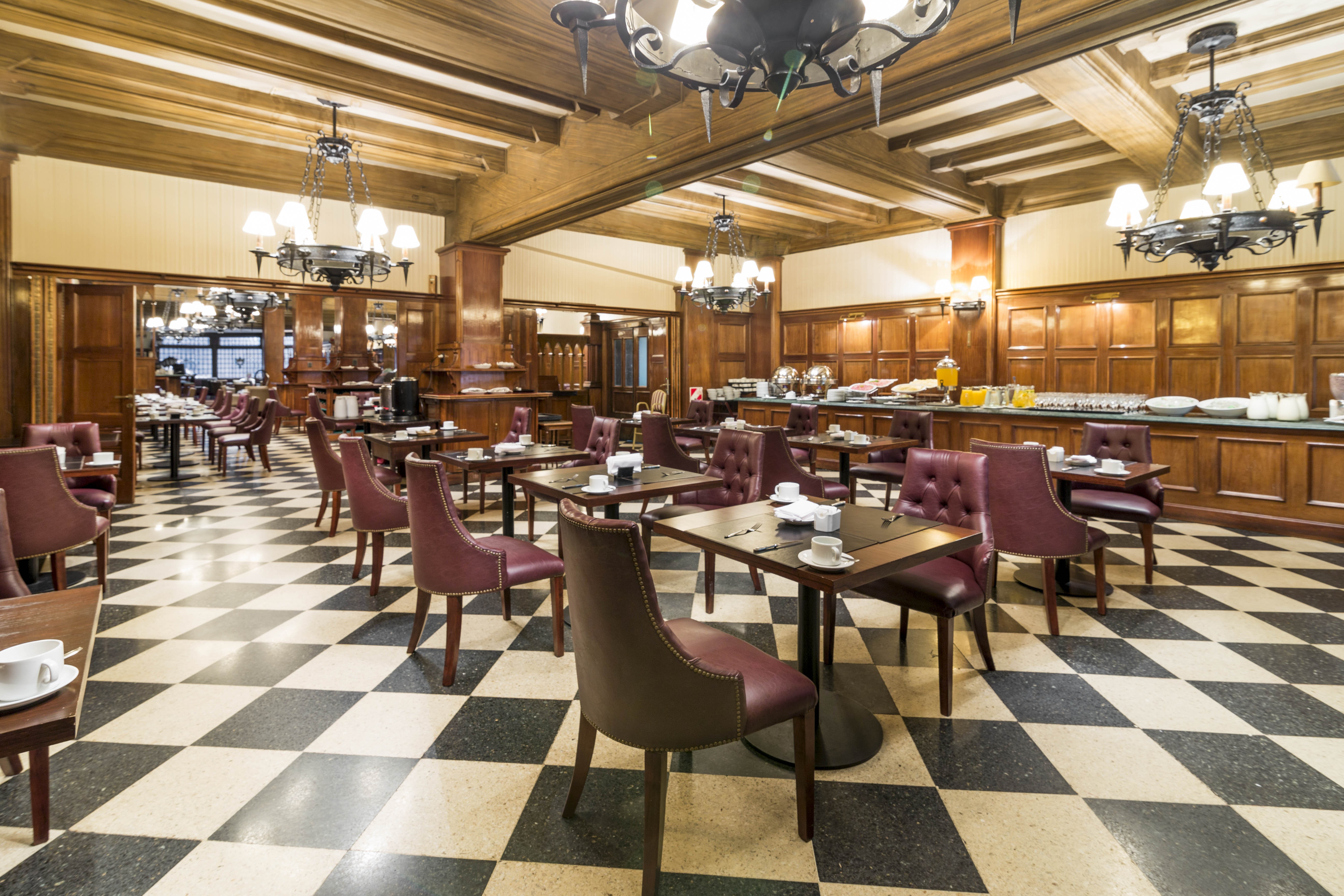 Claridge Hotel 58/74