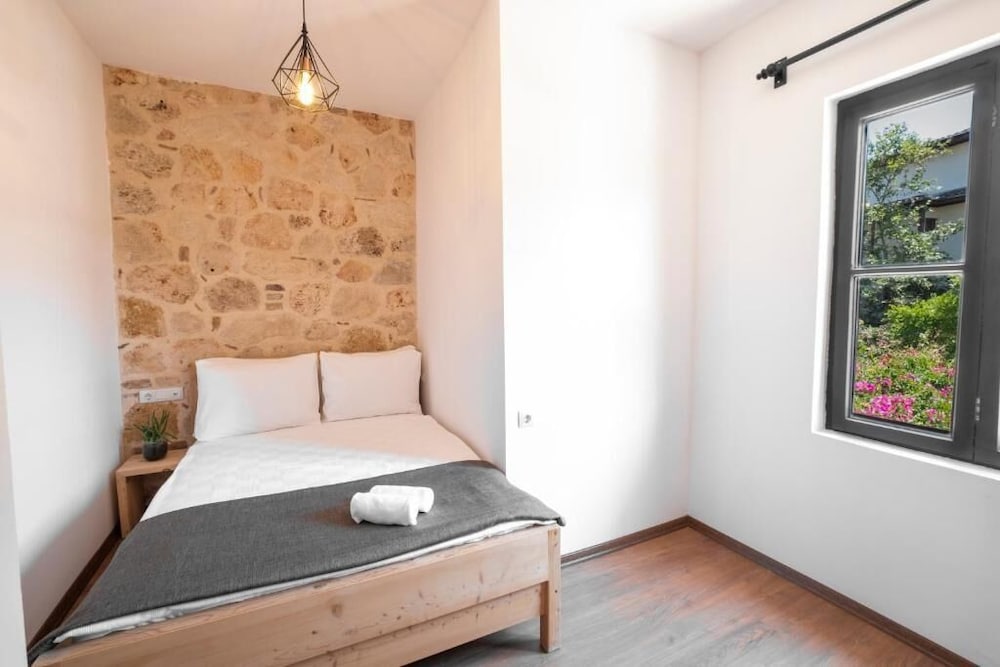 Solo Boutique Hotel 10/23