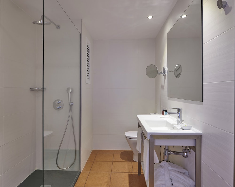 Hotel Tres Torres 64/65