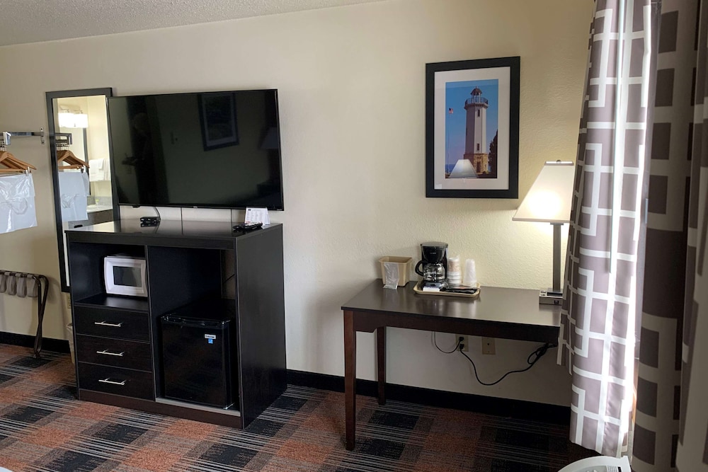 Baymont by Wyndham Waupun 18/31