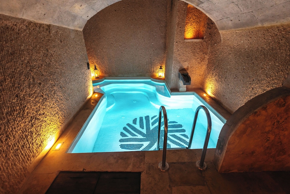 MILLSTONE CAVE SUITES 39/77