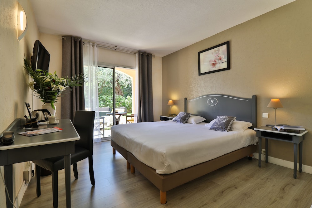 Inter Hotel Le Floreal 24/66