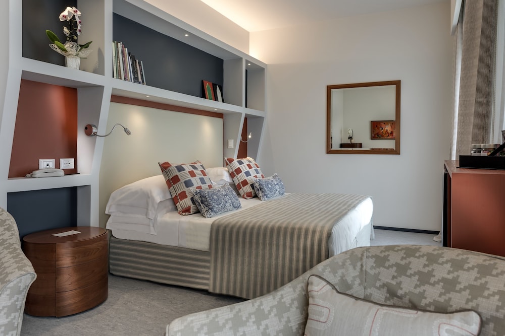 Hermitage Hotel And Resort 32/79