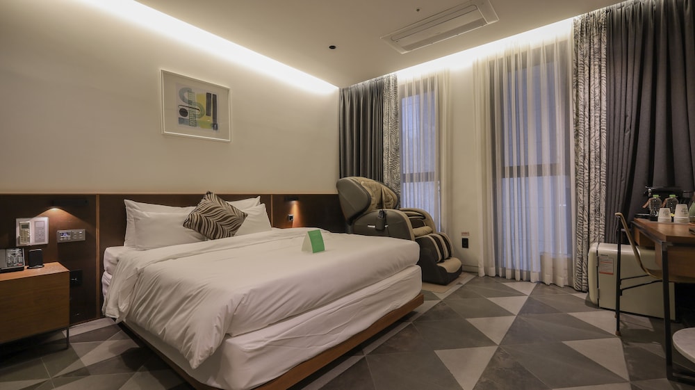 KYND HOTEL 13/50
