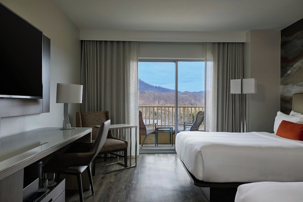 غرفة بسرير مزدوج بشرفة، Marriott Meadowview Conference Resort Convention Center 6/10