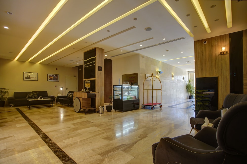 Luciana Hotel By FHM 8/58