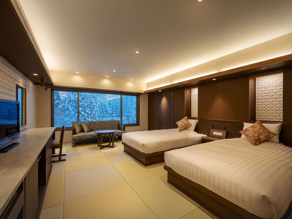 JAPANESE, TWIN BEDS