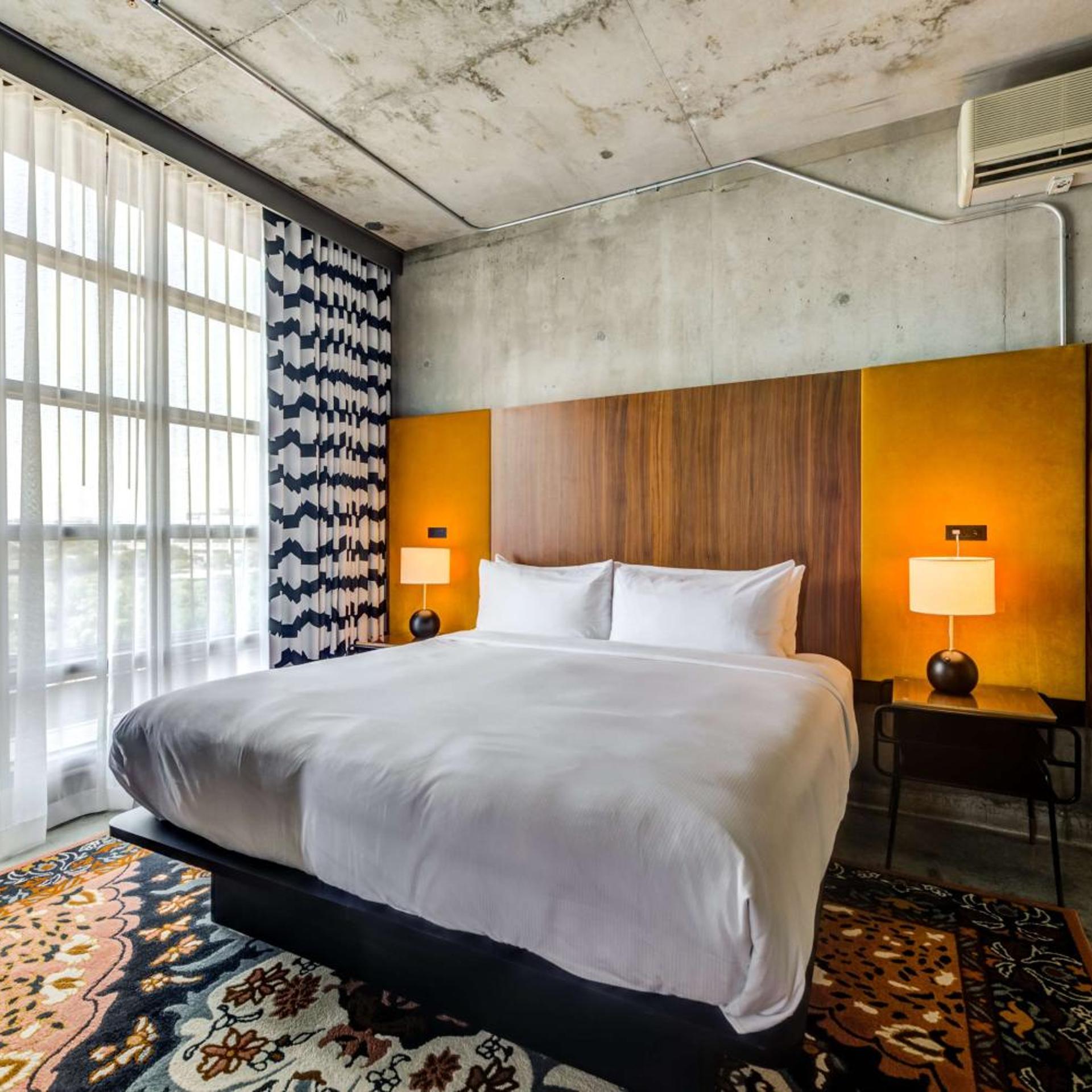 LOFT, KING BED