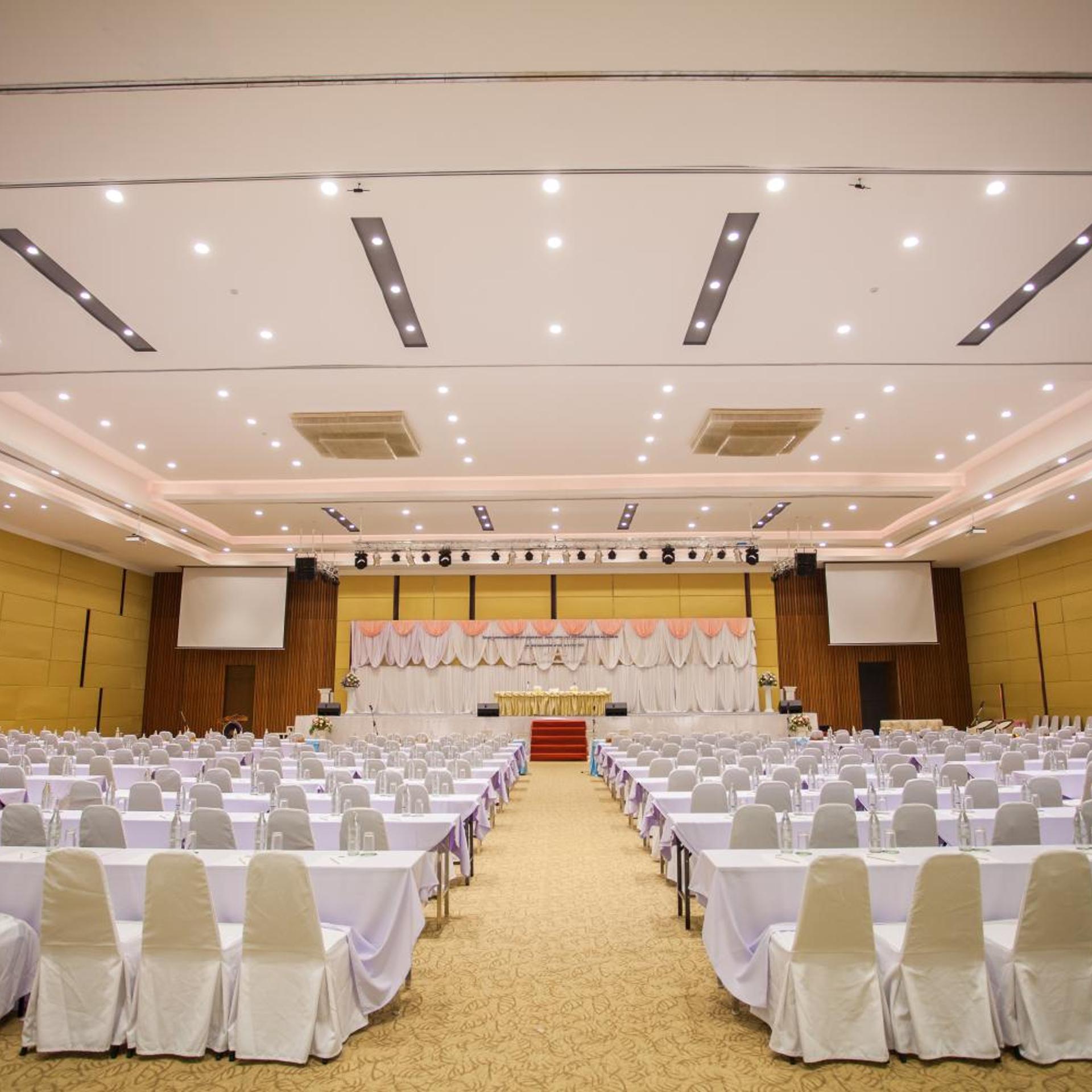 Royal Nakhara Hotel Nongkhai 40/50