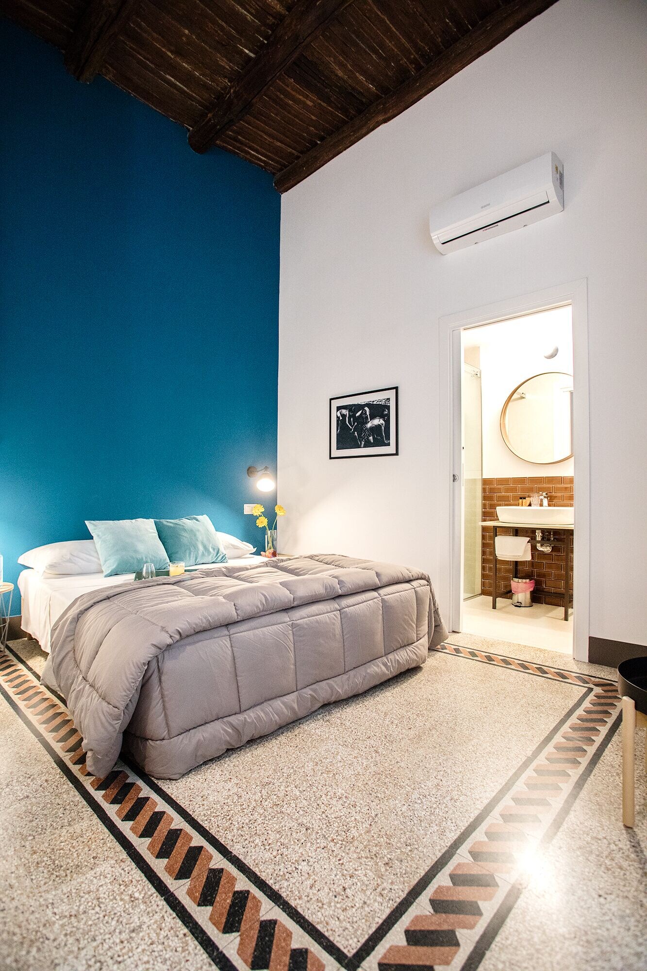 DELUXE, DOUBLE BED