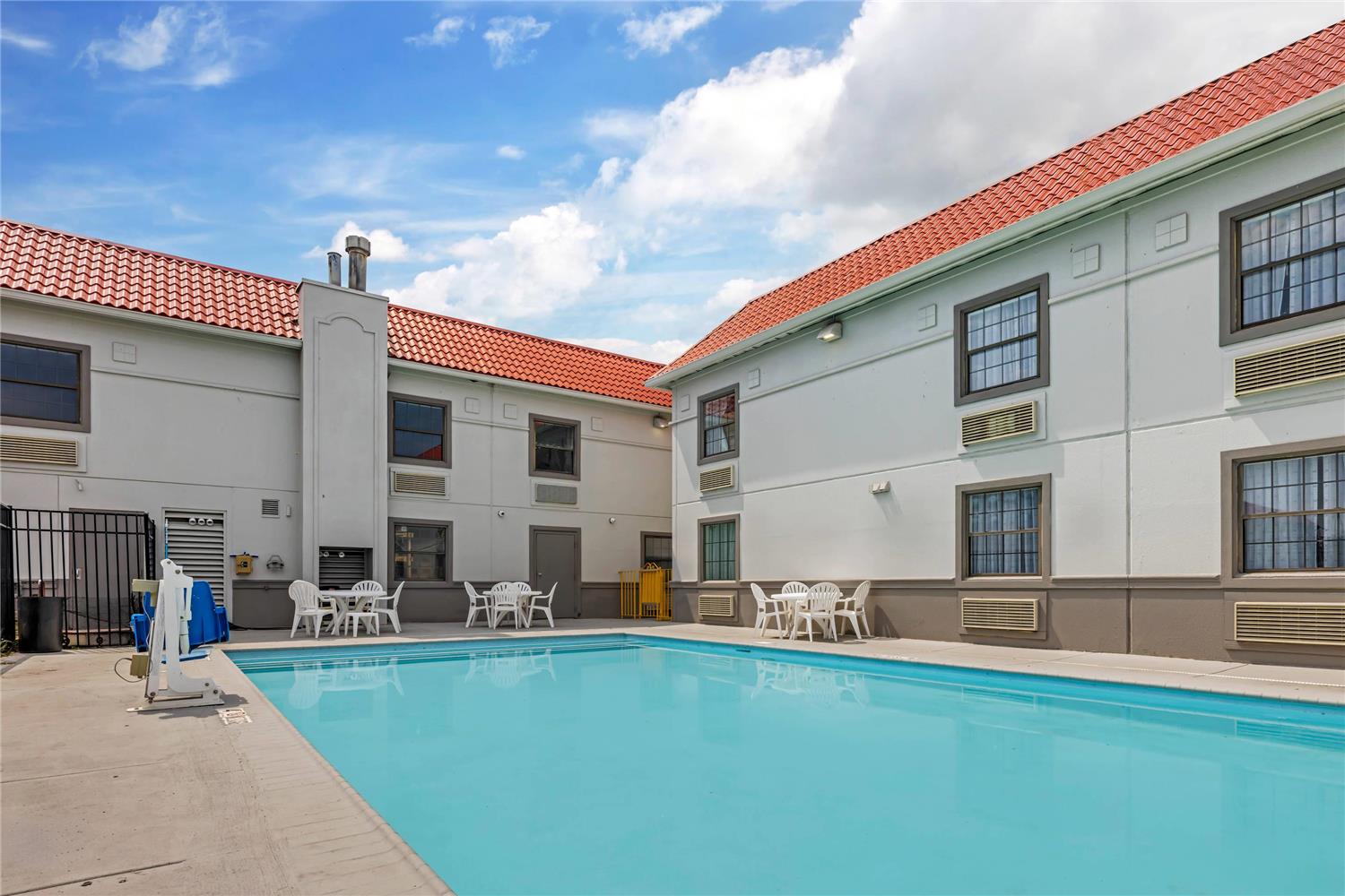 Sleep Inn & Suites Merrillville, IN 24/24