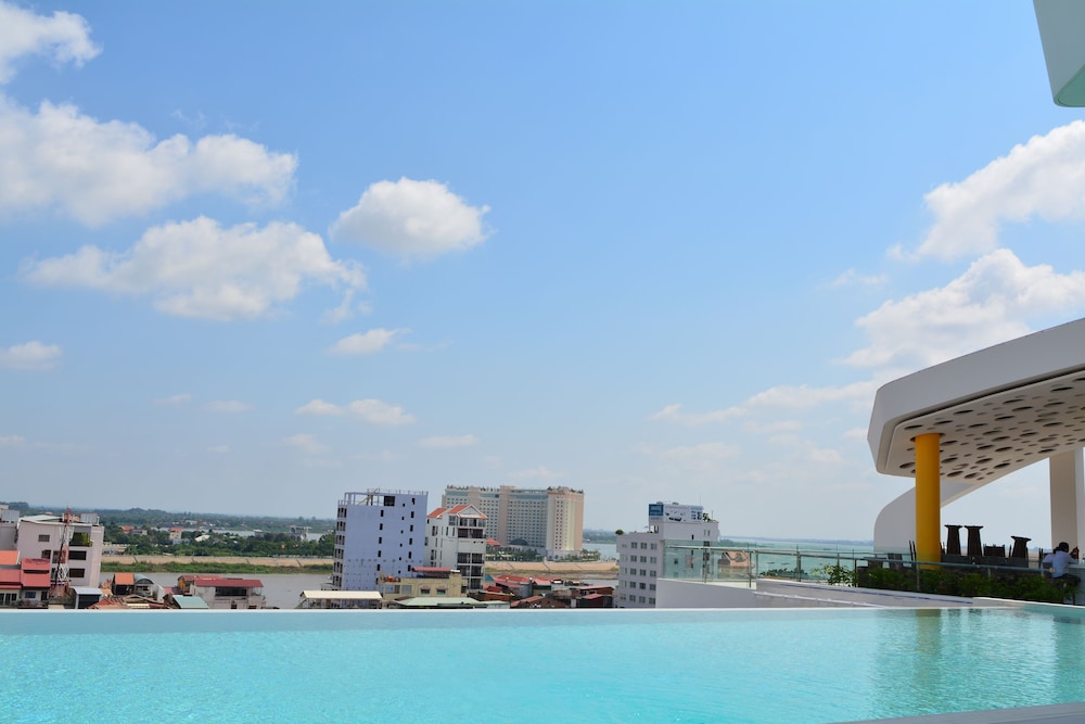 SUN & MOON, Urban Hotel 63/66