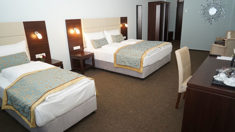 Hotel Class 10/23