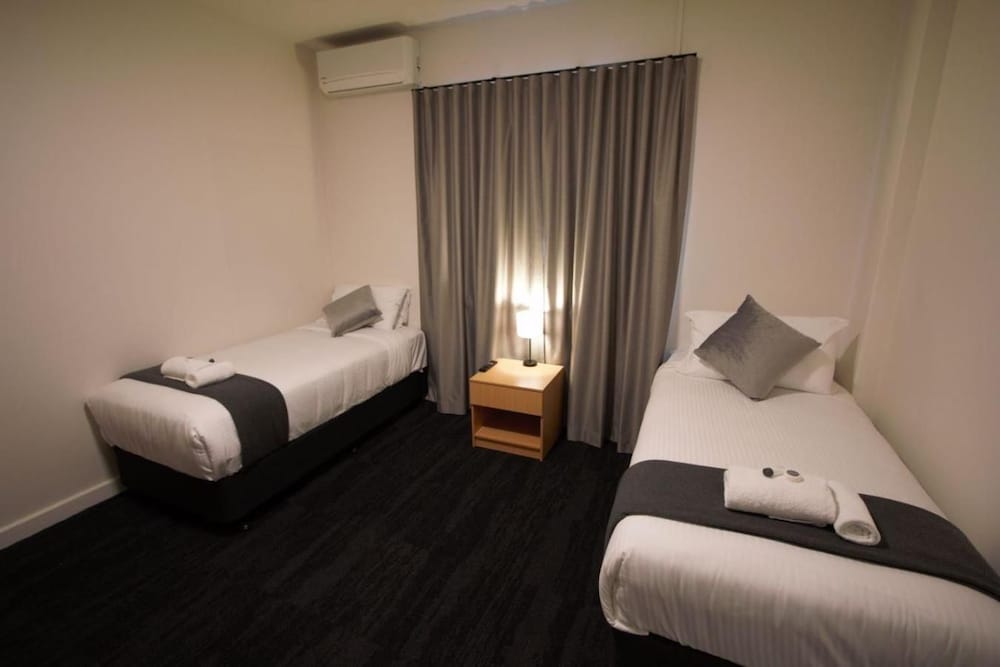 Sydney Junction Hotel 6/30