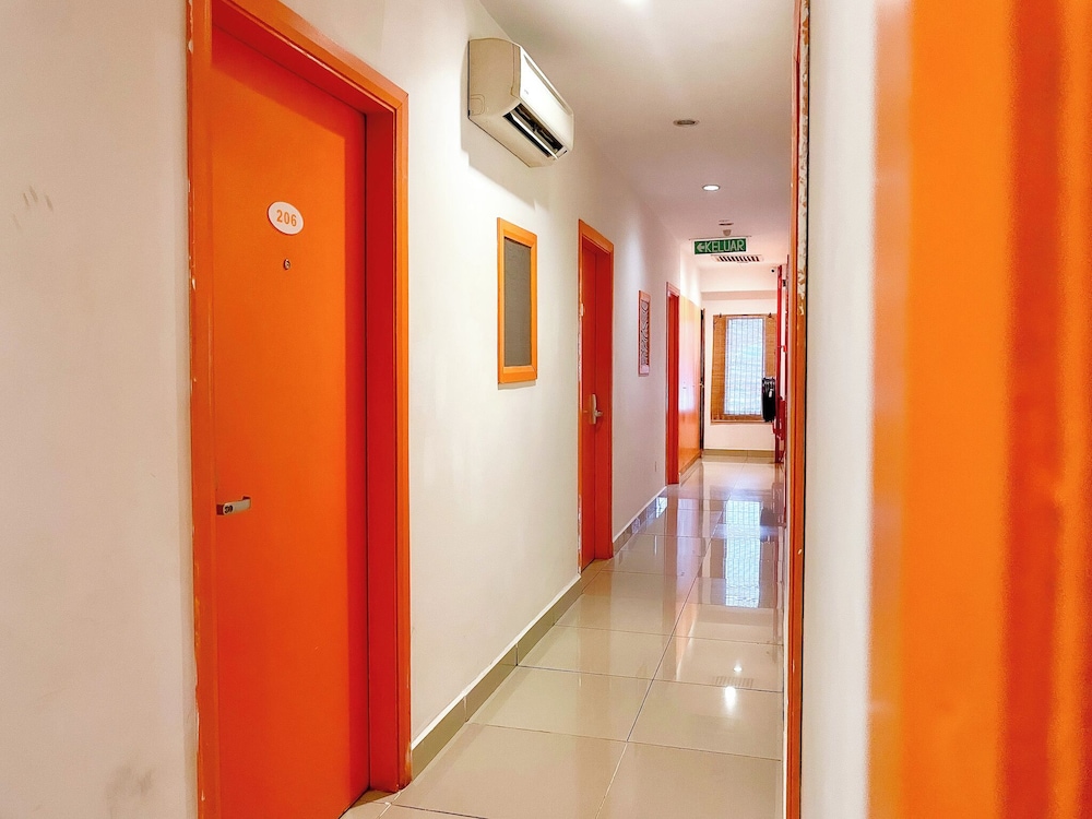 1 Hotel Taman Connaught 49/58