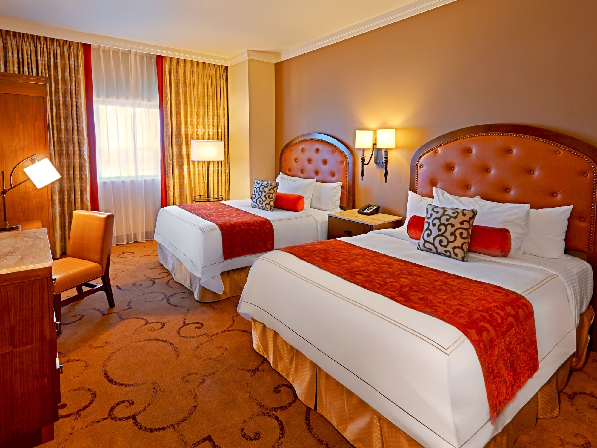 LUXURY, 2 QUEEN BEDS