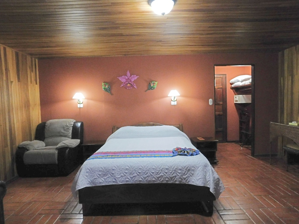 Arenal Lodge 30/73