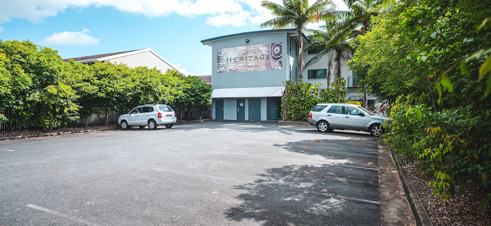 HERITAGE CAIRNS 31/35