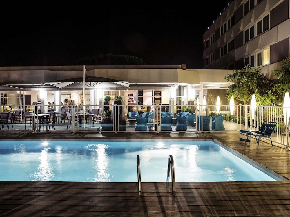 swimming pool spa