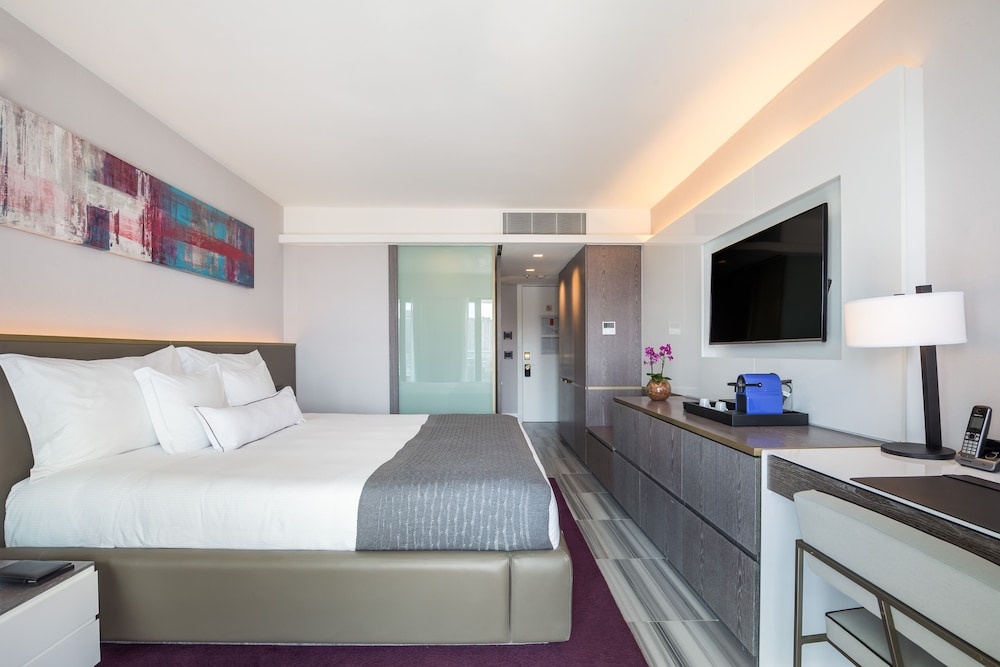 LUXURY, DOUBLE BED, SIDE SEA VIEW