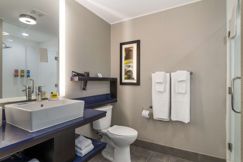غرفة قياسية بسرير كينج، GLo Best Western Pooler Savannah Airport Hotel 4/4