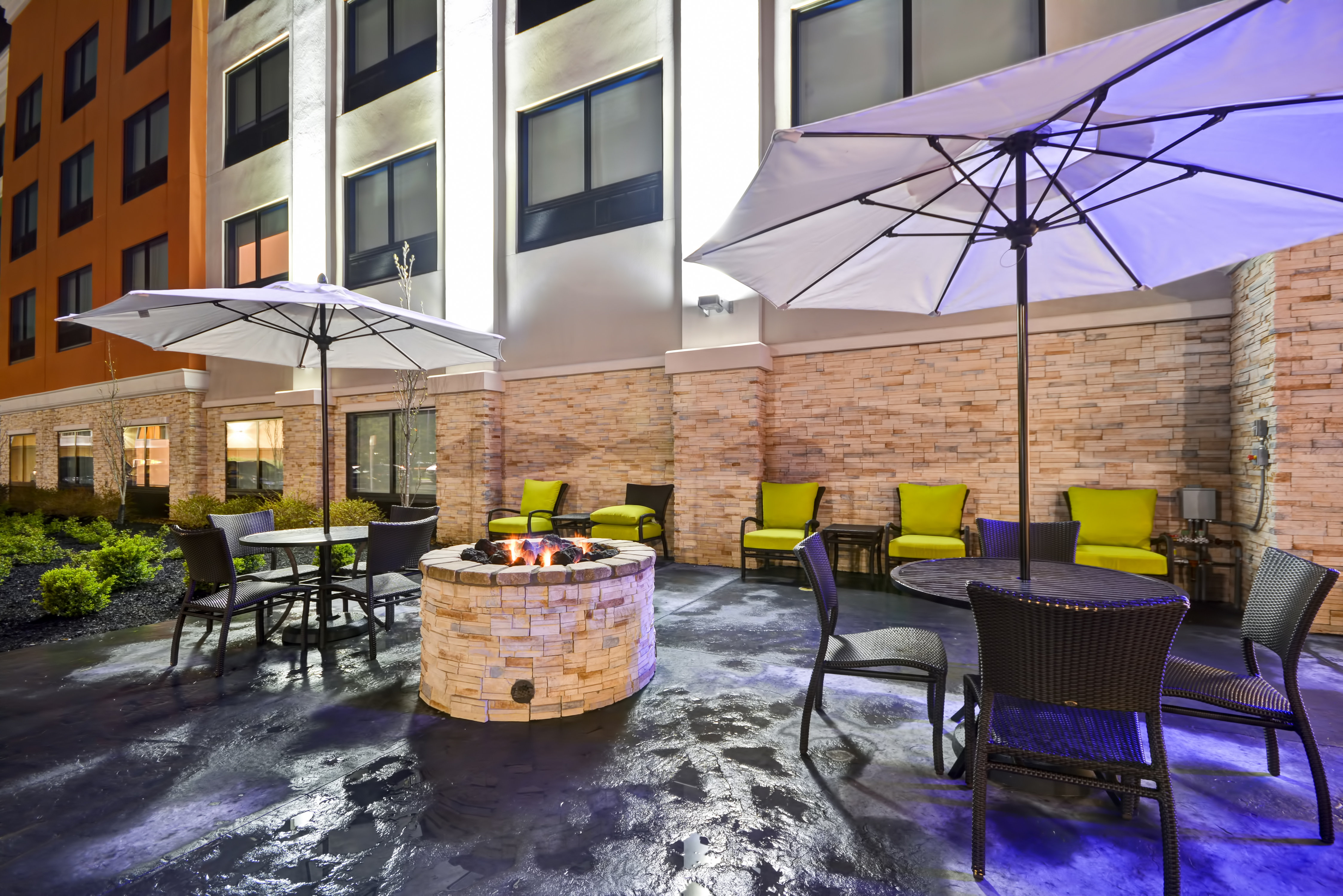 HOLIDAY INN EXPRESS EVANSVILLE 60/61