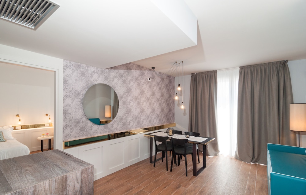 Residence Ten Suite 14/40