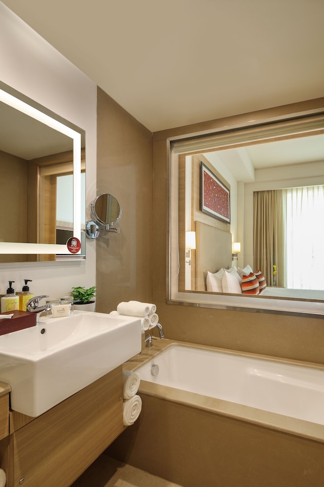 Sandal Suites Op. By Lemon Tree Hotels 47/50