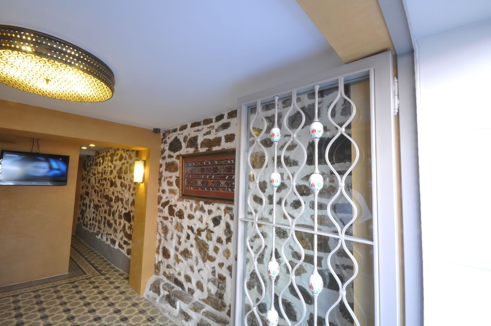 MERIAL HOTEL 4/43