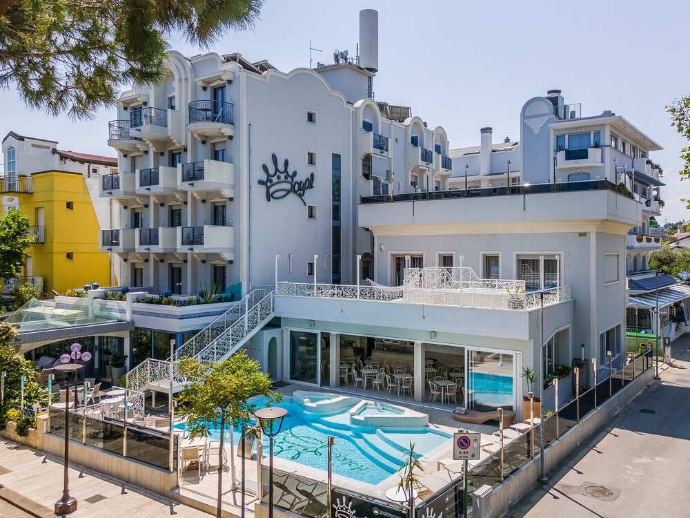 Hotel Royal 2/50