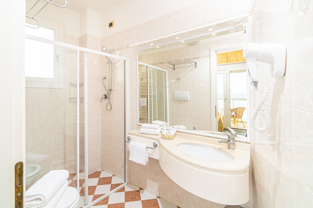 Karinzia Hotel 72/76