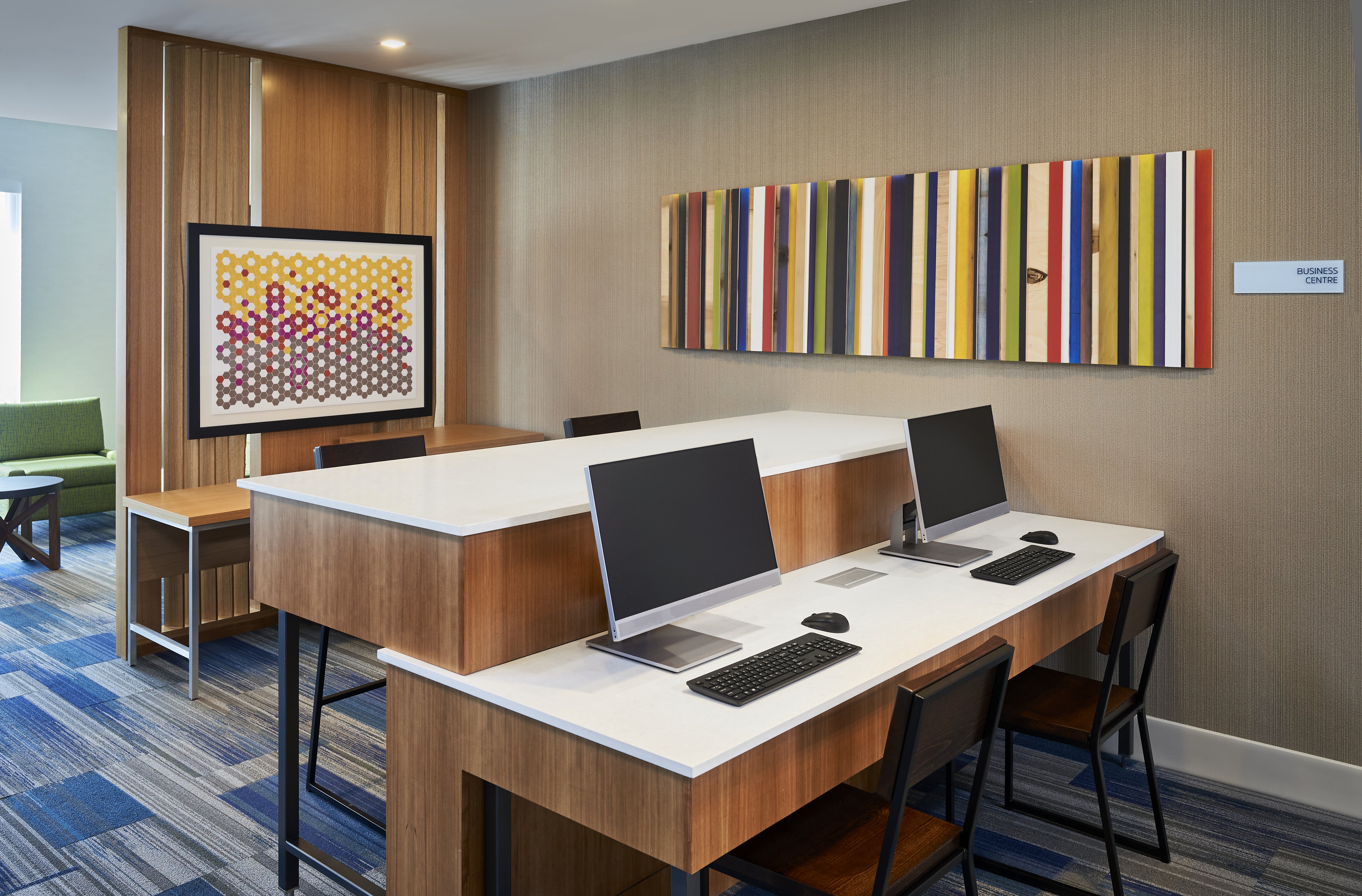 Holiday Inn Express & Suites Windsor East – Lakeshore, an IHG Hotel 60/70