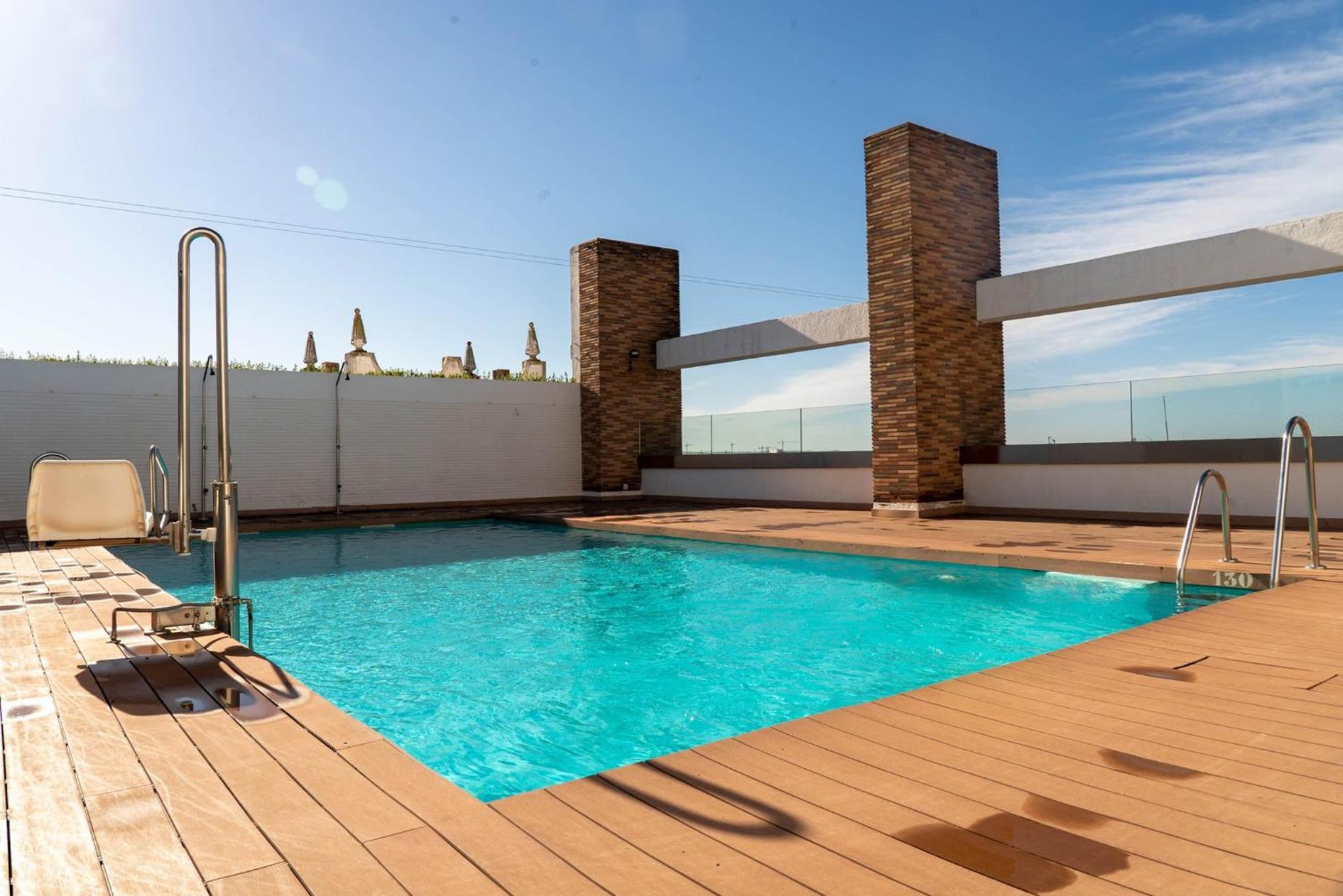 Deluxe, Balcony