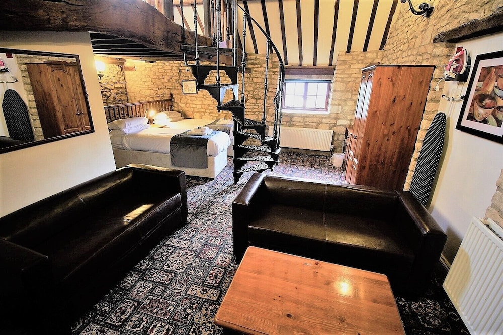The Kings Arms 49/56
