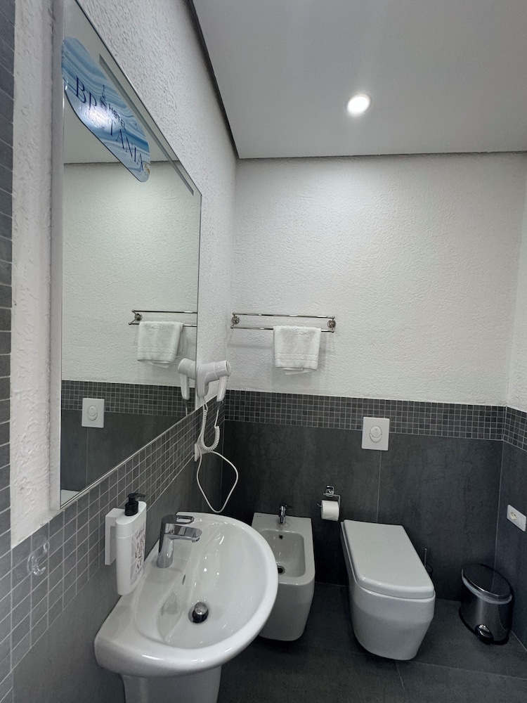 ADEA HOTEL 51/58