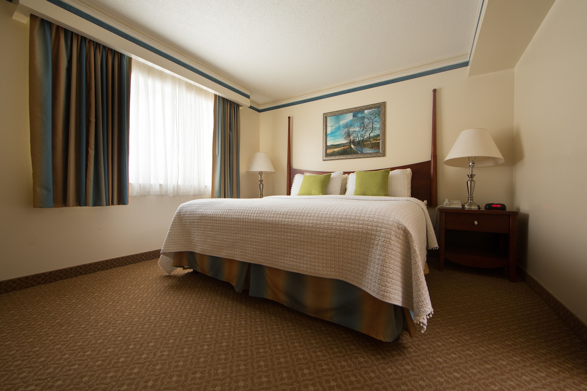 2 Rooms, Efficiency, King and Queen Bed, Sofa