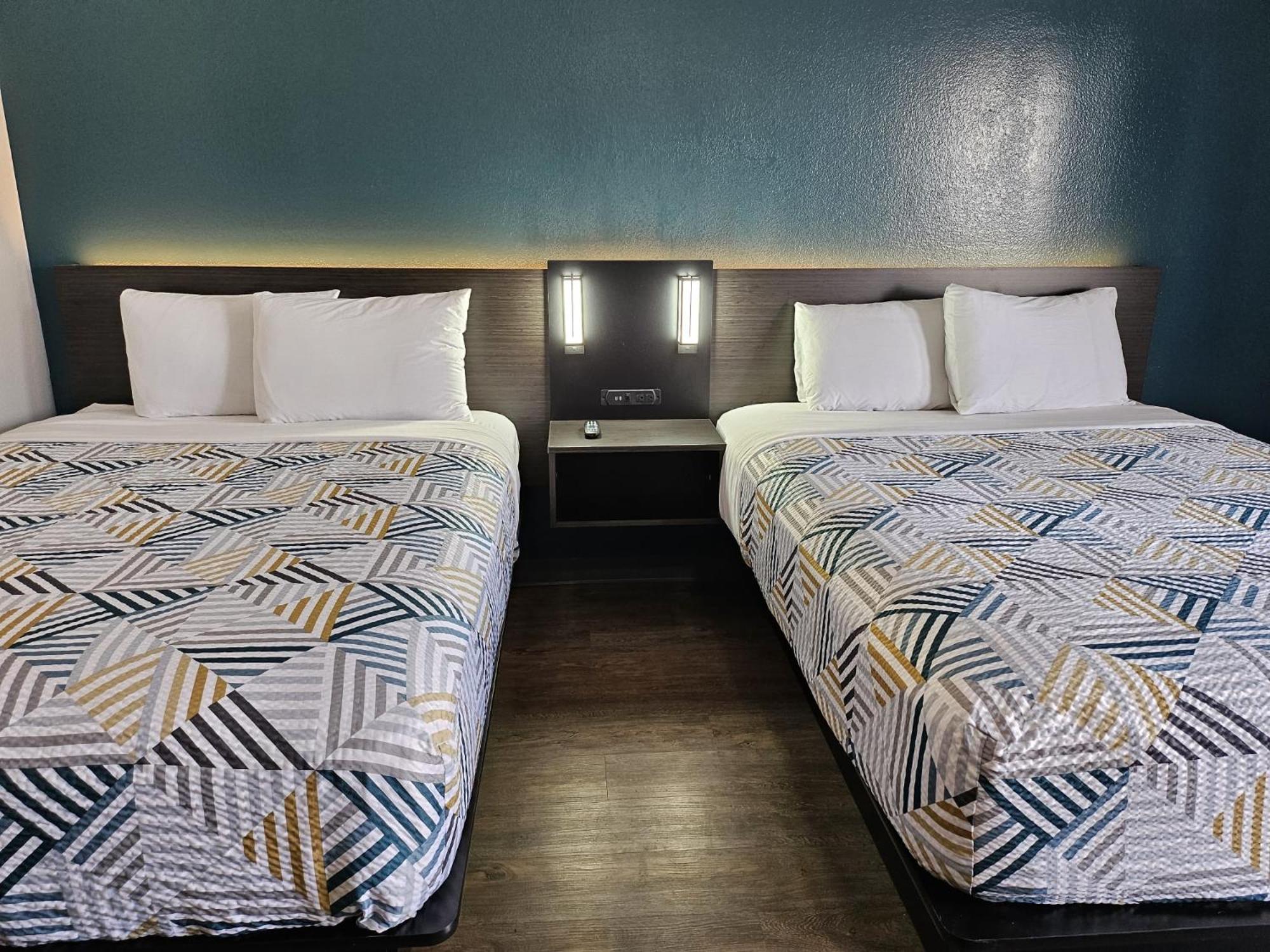 غرفة ديلوكس رباعية، Motel6 Westminster, CA - North 7/10