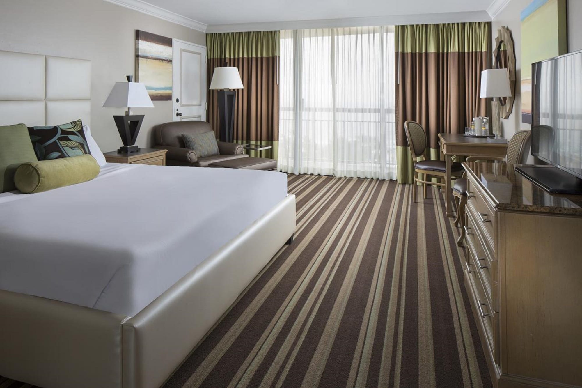 ROOM, KING BED, ACCESSIBLE