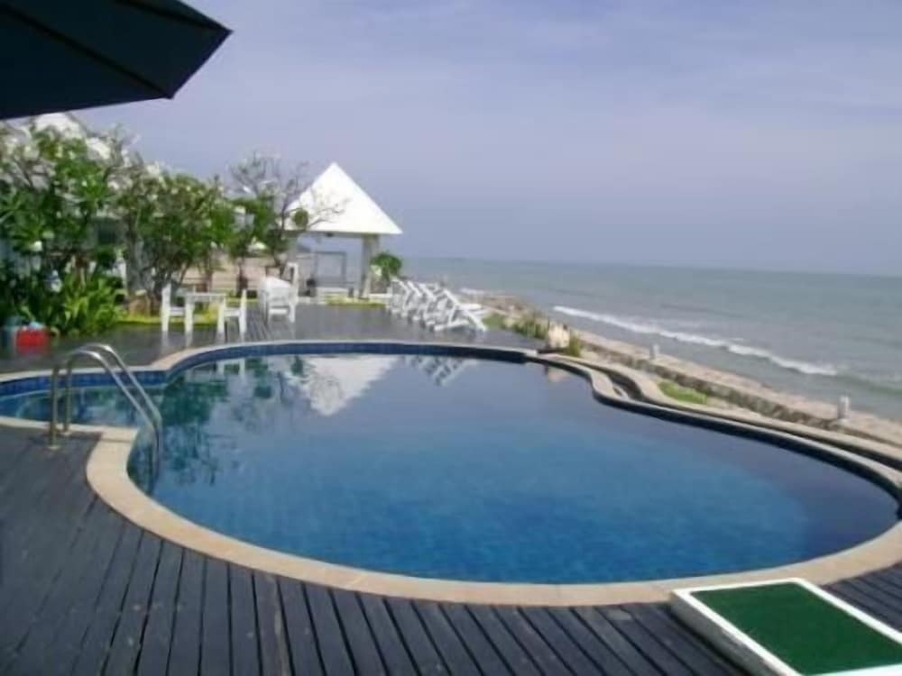 Blue Sky Resort 49/50