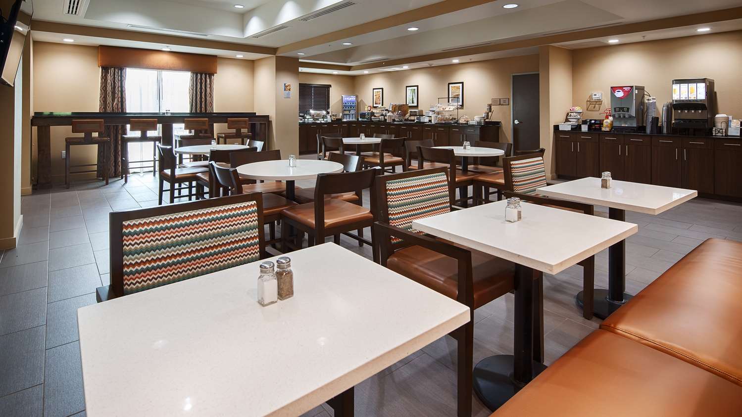 Best Western Plus Elmendorf Hotel 20/31