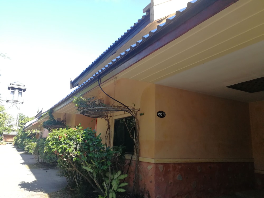 Palm Chalet Resort 1/50