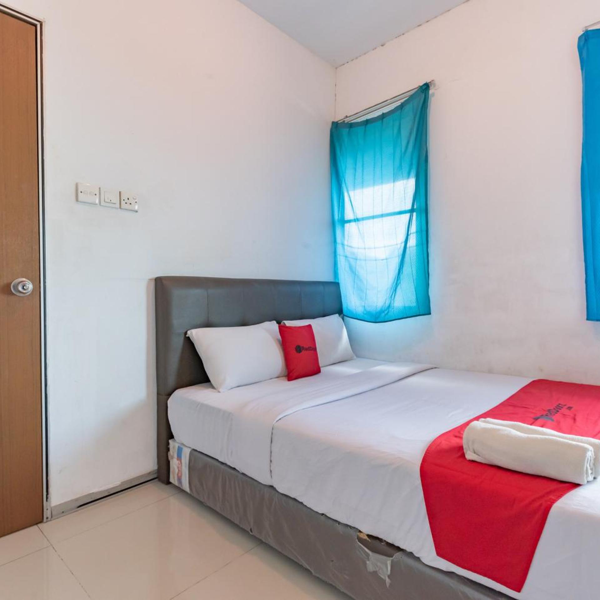 RedDoorz Plus near Kepri Mall 11/44