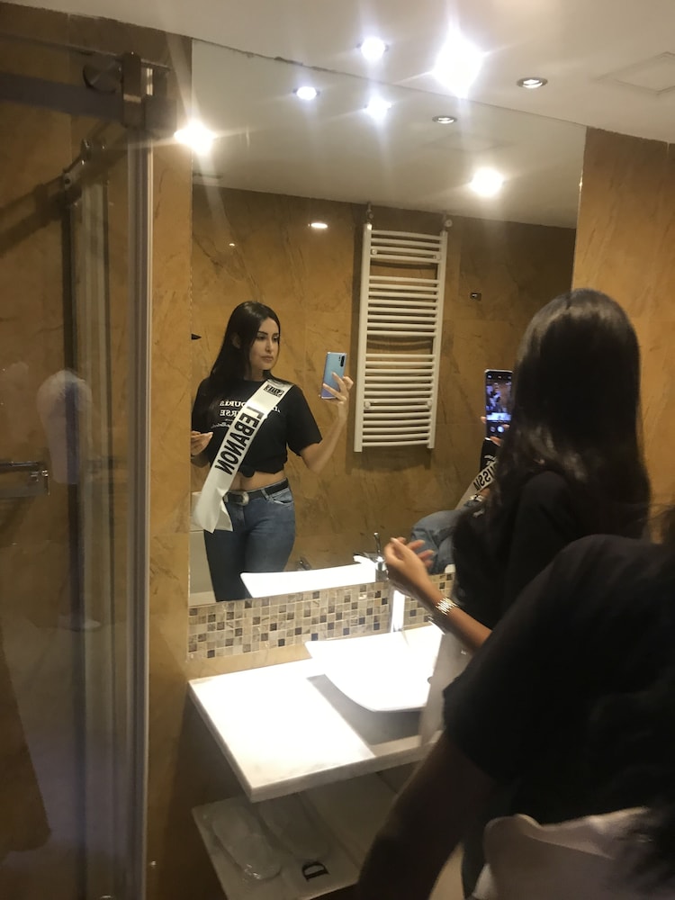 DELORA HOTEL AND SUITES 11/65